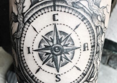 Tattoo Kompass Wurzeln
